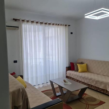 Sea View Apartment In Vlorë Exterior foto