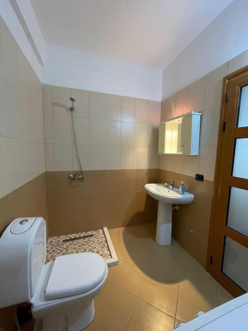 Sea View Apartment In Vlorë Exterior foto